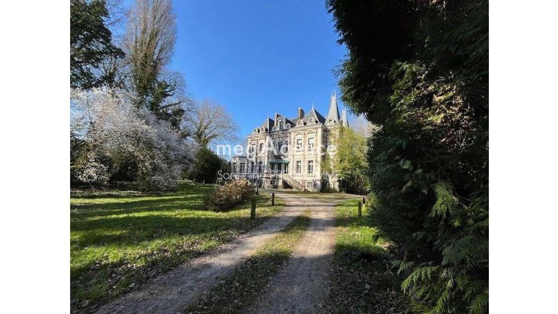 Château rénové du 19ème de 550m² sur 6000m²