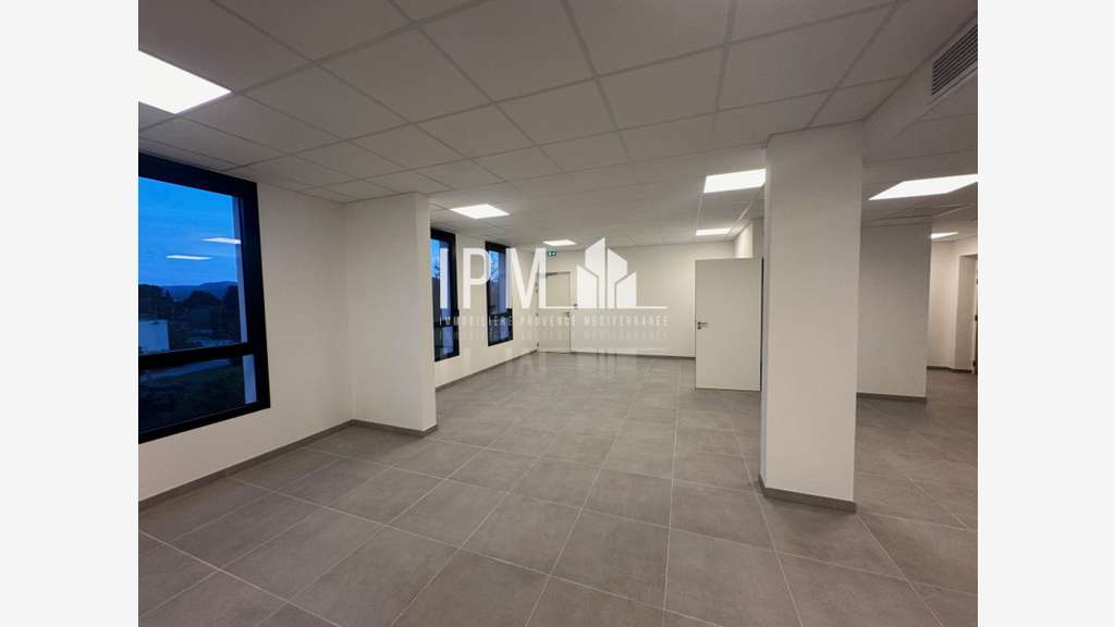 AV bureaux 301m² divisible  ZA Napollon à Aubagne