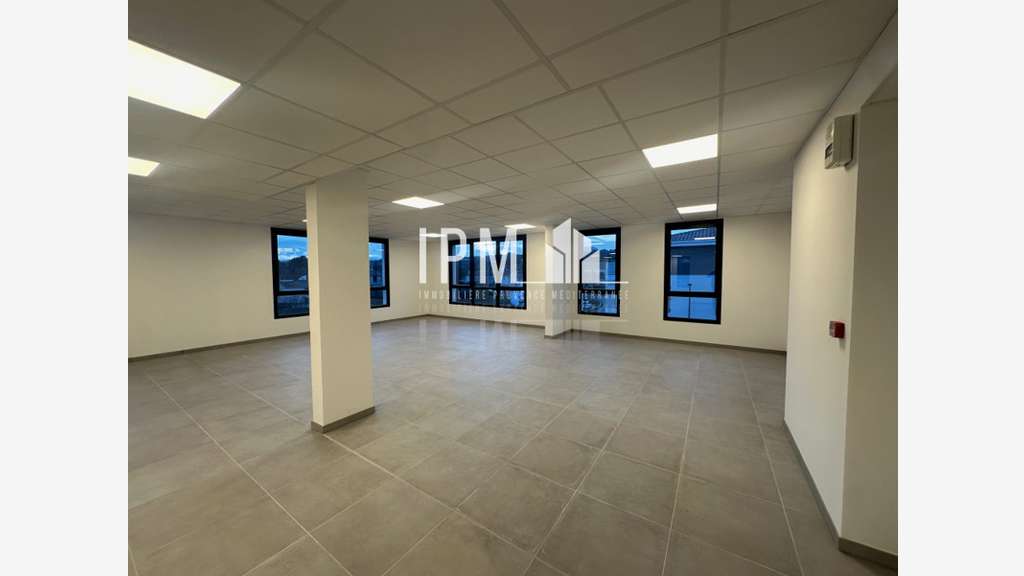 AV bureaux 301m² divisible  ZA Napollon à Aubagne
