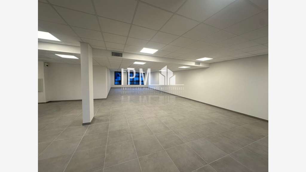 AV bureaux 301m² divisible  ZA Napollon à Aubagne
