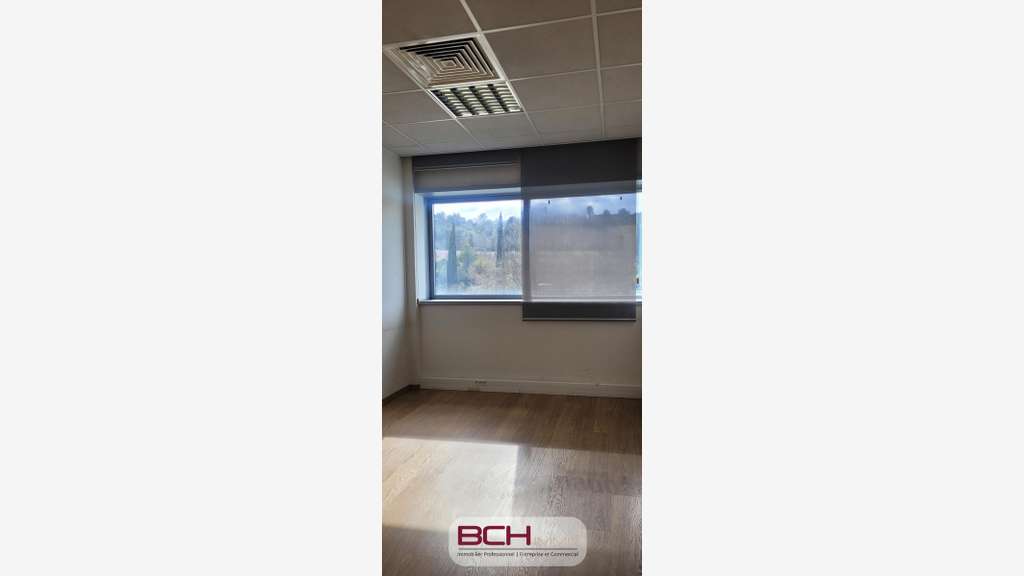 Vente bureaux lumineux, PMR, parkings privés, ZI 