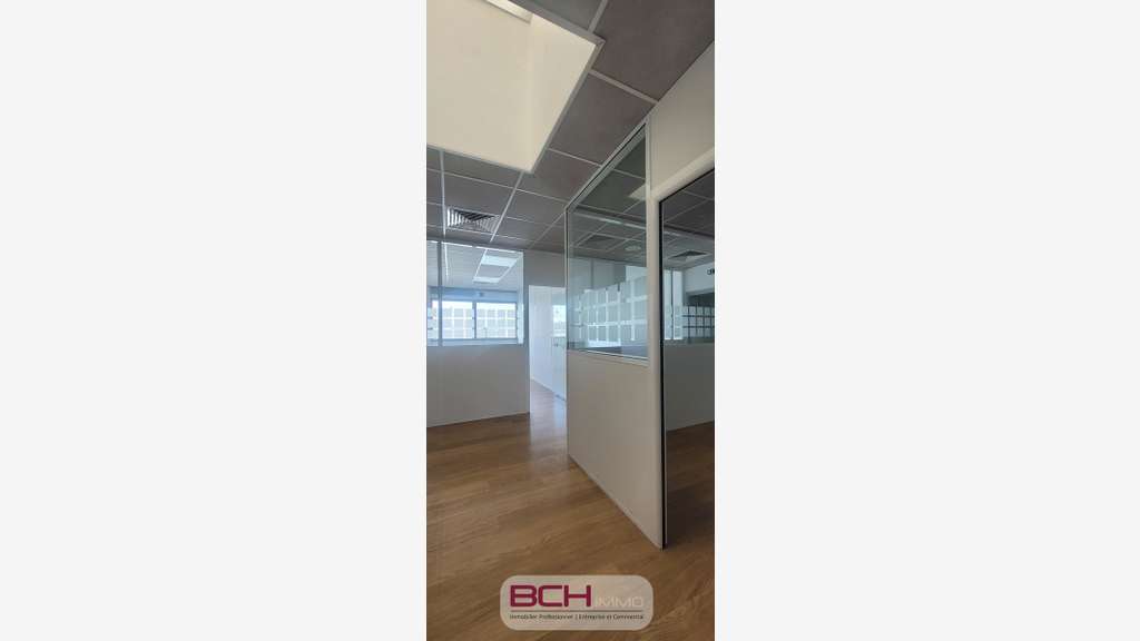 Vente bureaux lumineux, PMR, parkings privés, ZI 