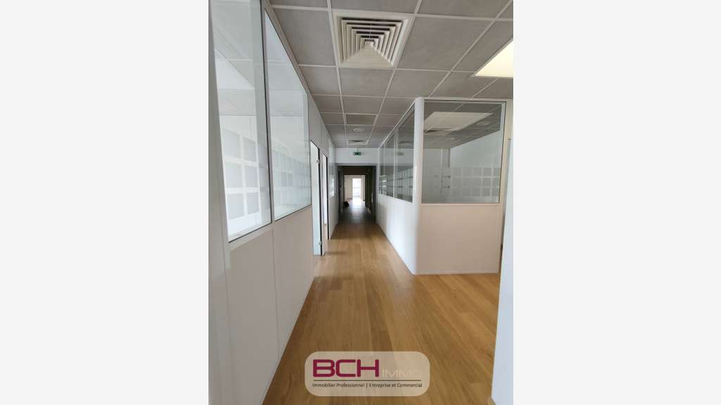Vente bureaux lumineux, PMR, parkings privés, ZI 