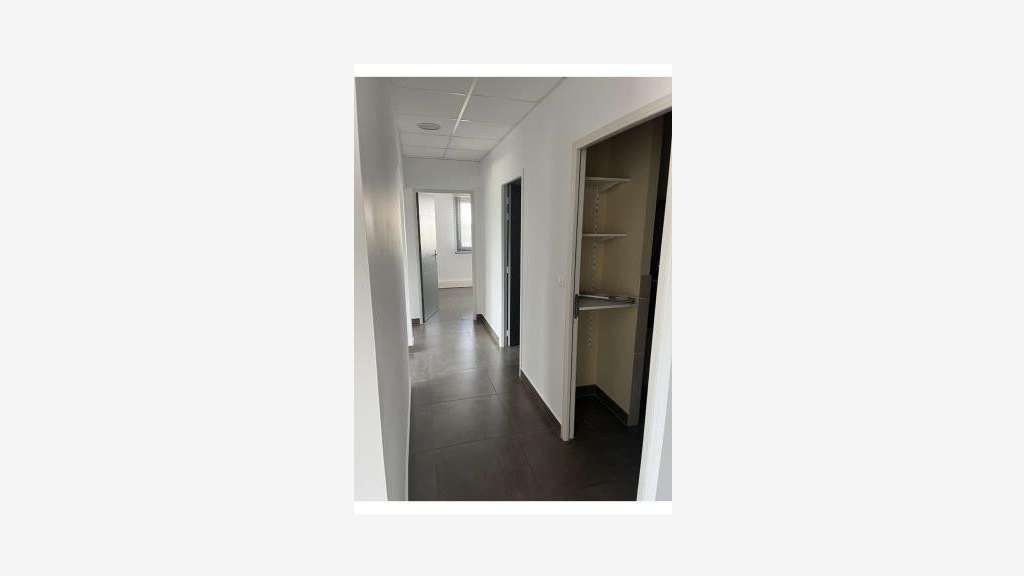 Vente bureau de 81m² aau 1er étage à Avignon