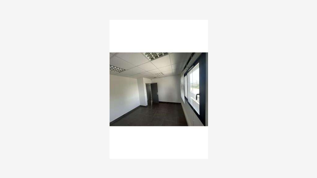 Vente bureau de 81m² aau 1er étage à Avignon