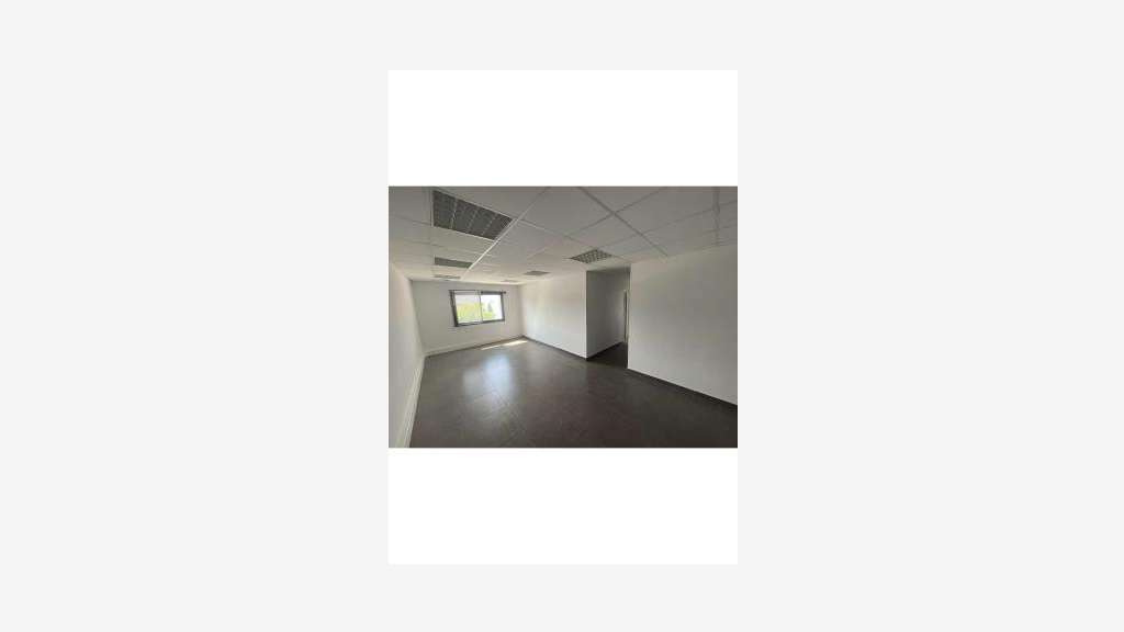 Vente bureau de 81m² aau 1er étage à Avignon
