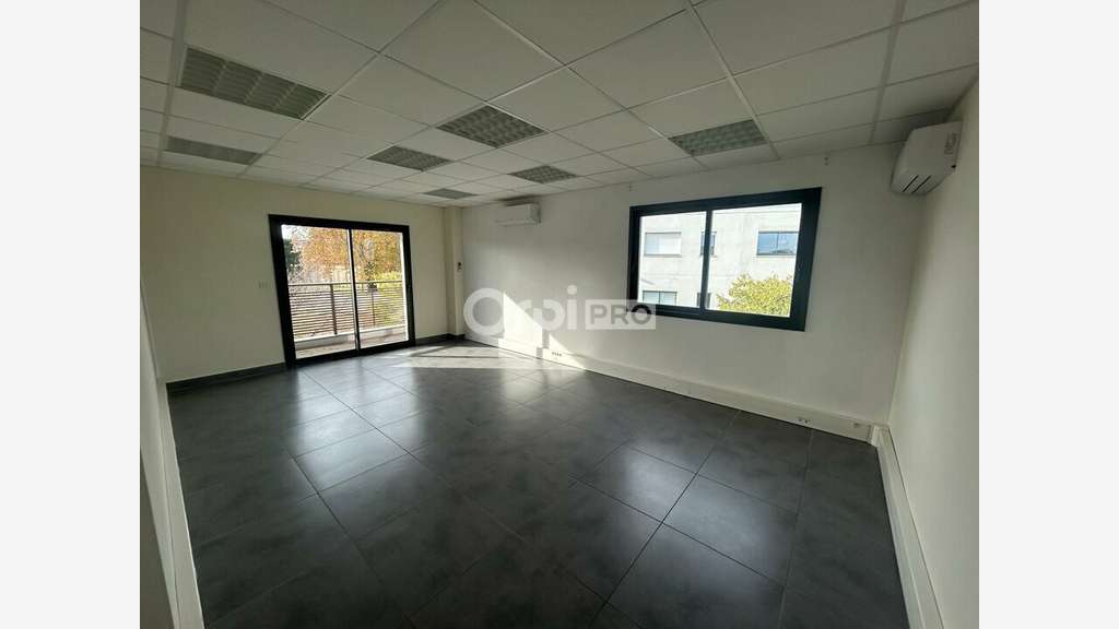 Bureau de 132m² à vendre en RDC à Avignon
