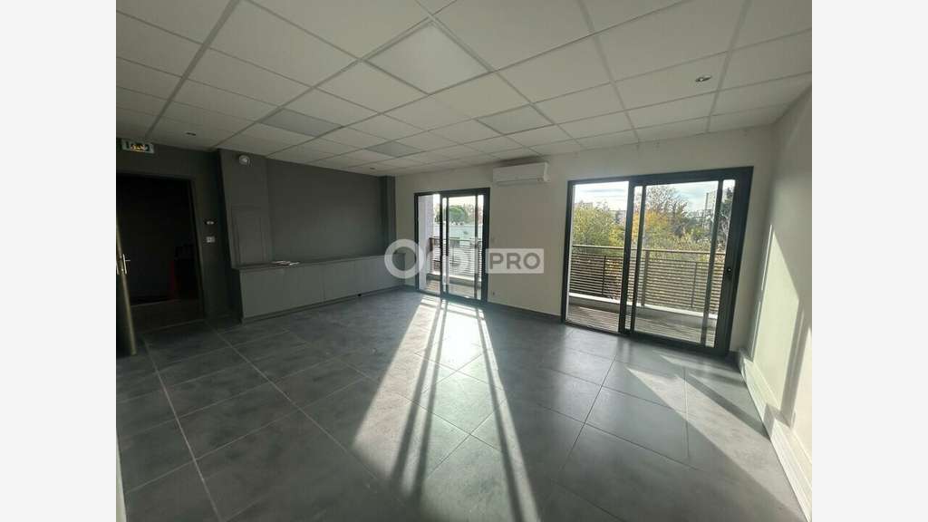 Bureau de 132m² à vendre en RDC à Avignon