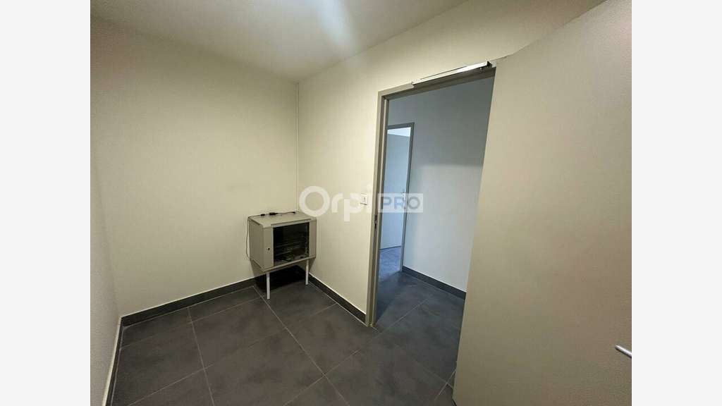 Bureau de 132m² à vendre en RDC à Avignon