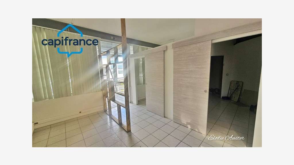 Vente local professionnel 60m² en duplex à Jarry