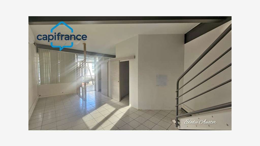 Vente local professionnel 60m² en duplex à Jarry
