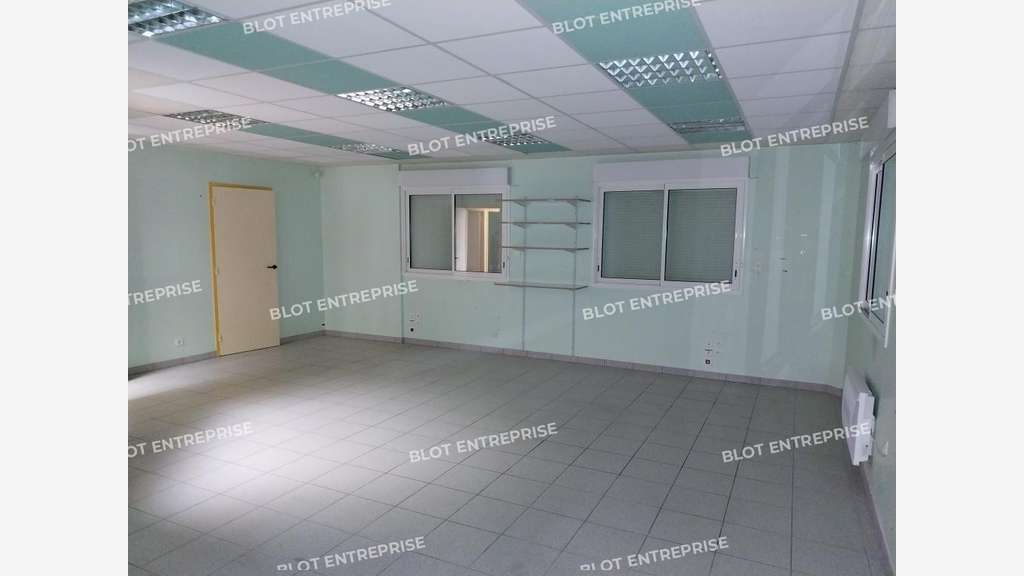 A vendre à louer bureaux 216m² à Bannalec