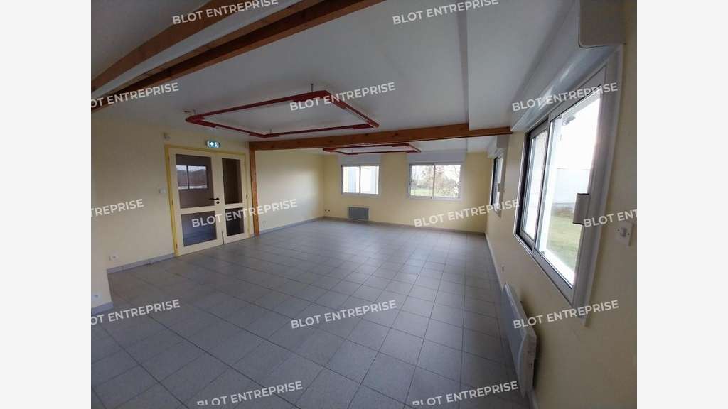 A vendre à louer bureaux 216m² à Bannalec