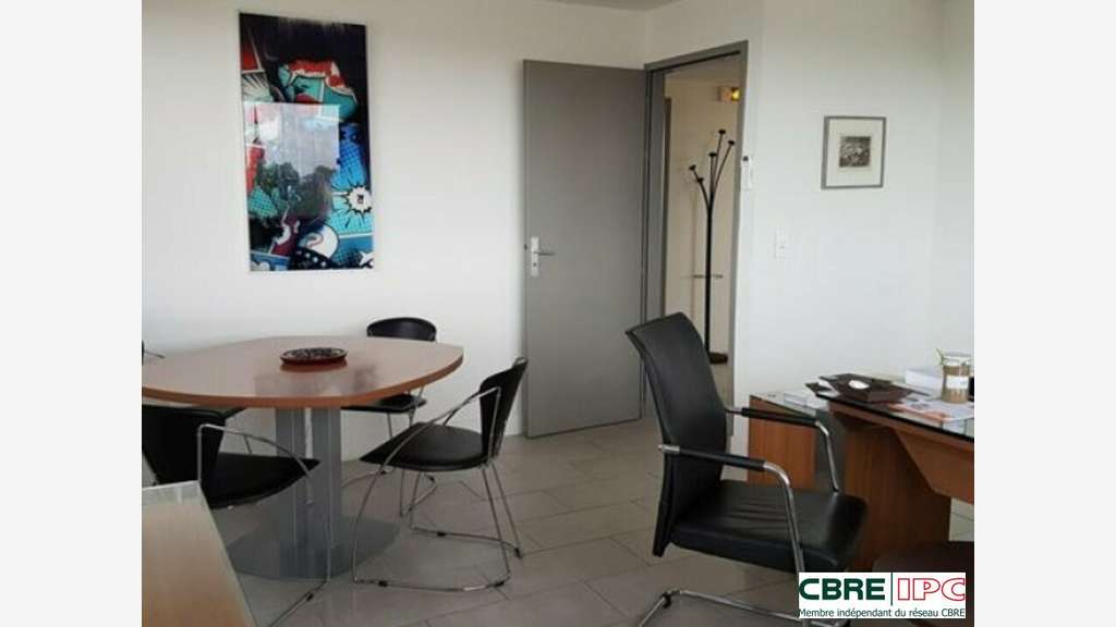 AV bureaux de 113m² vue dégagée à Bayonne Arènes 