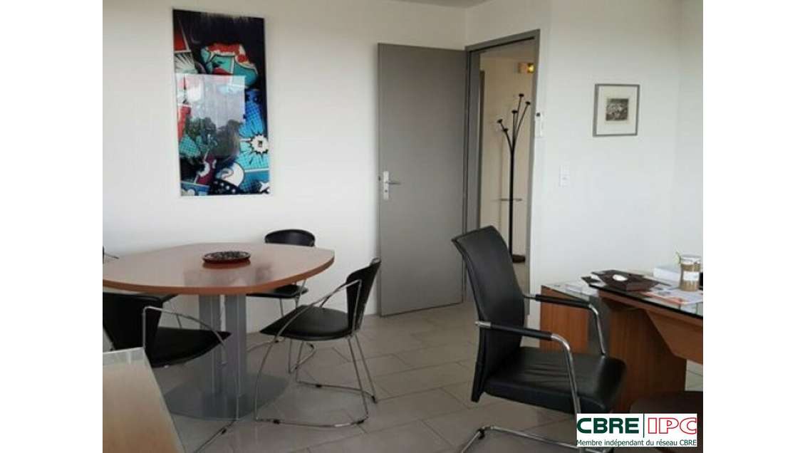 AV bureaux de 113m² vue dégagée à Bayonne Arènes 