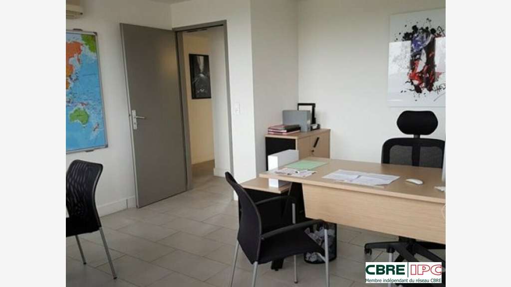 AV bureaux de 113m² vue dégagée à Bayonne Arènes 