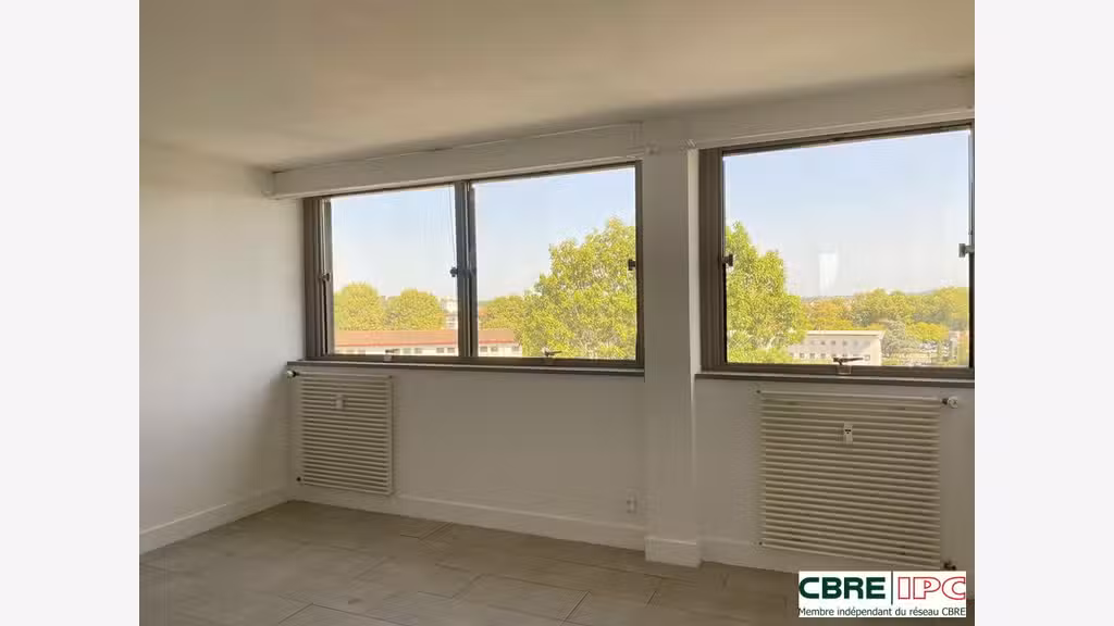 AV bureaux de 113m² vue dégagée à Bayonne Arènes 