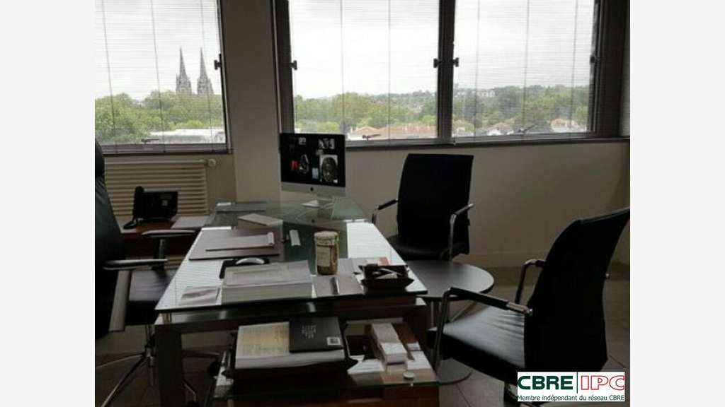 AV bureaux de 113m² vue dégagée à Bayonne Arènes 