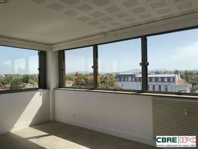 AV bureaux de 113m² vue dégagée à Bayonne Arènes 