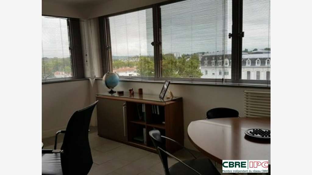 AV bureaux de 113m² vue dégagée à Bayonne Arènes 