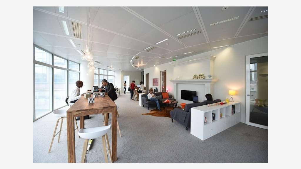 Bureaux rénovés 1245m² à vendre à Béziers  A9/A75.