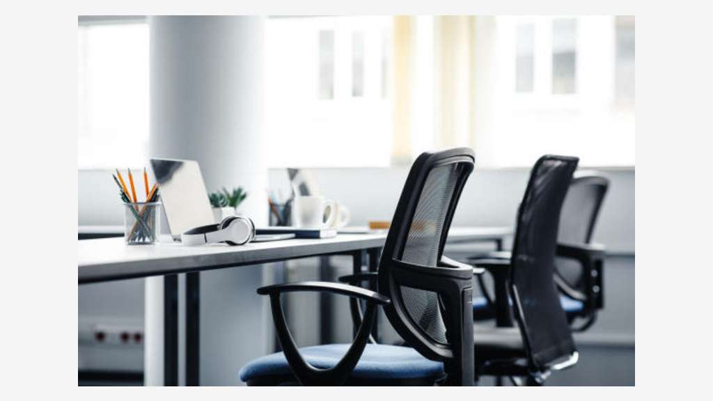 Bureaux rénovés 1245m² à vendre à Béziers  A9/A75.