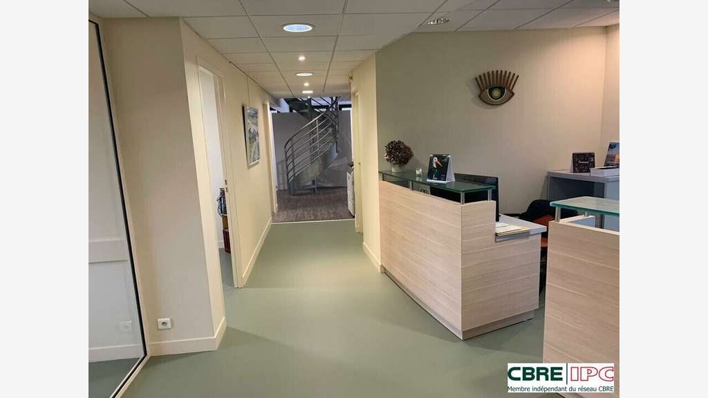 AV bureaux 177m² R+2 Biarritz centre Gare du Midi
