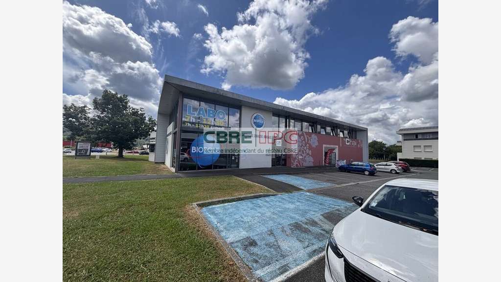 Vente bureaux de qualité 230m² R+1 à Billère