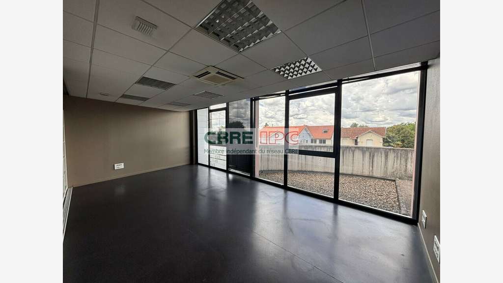 Vente bureaux de qualité 230m² R+1 à Billère