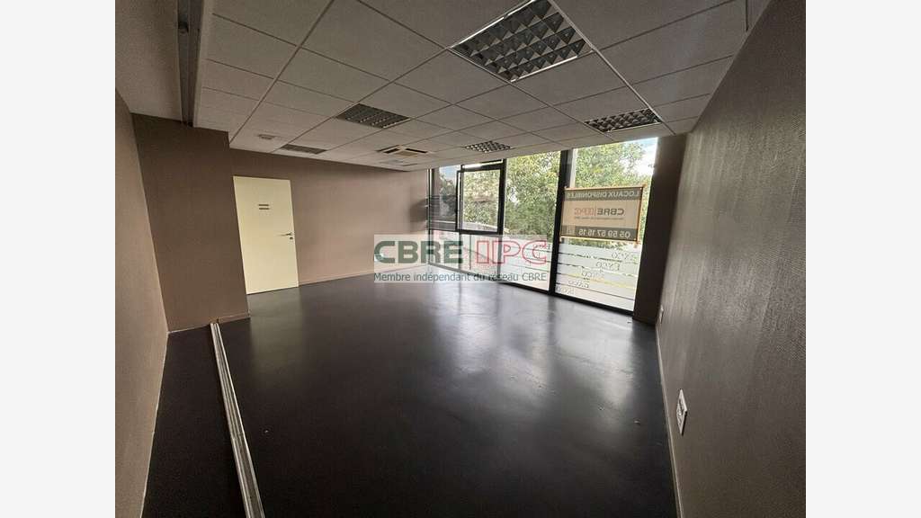 Vente bureaux de qualité 230m² R+1 à Billère
