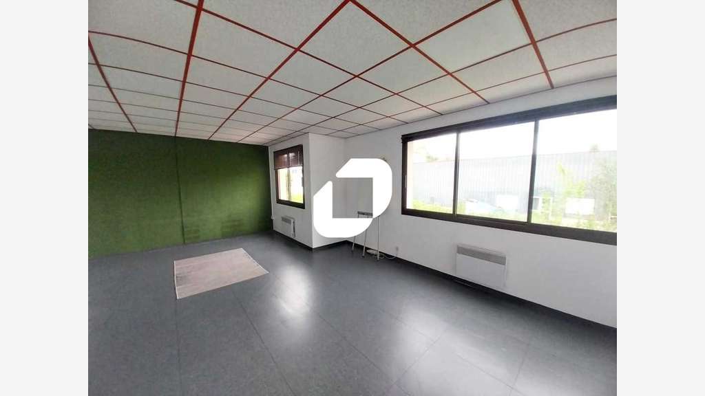 Vente Bureaux 700m² Boissy l'aillerie