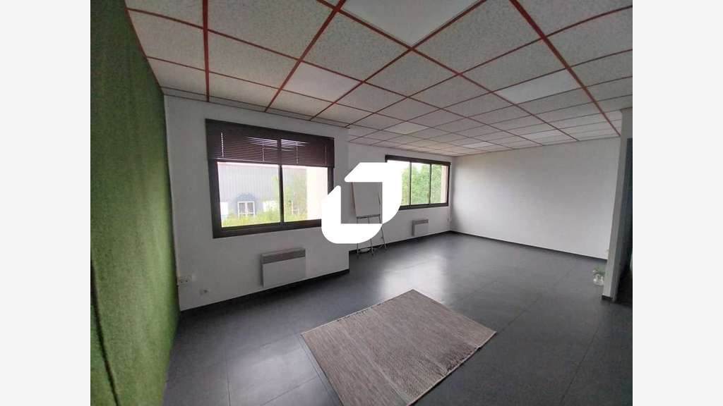 Vente Bureaux 700m² Boissy l'aillerie
