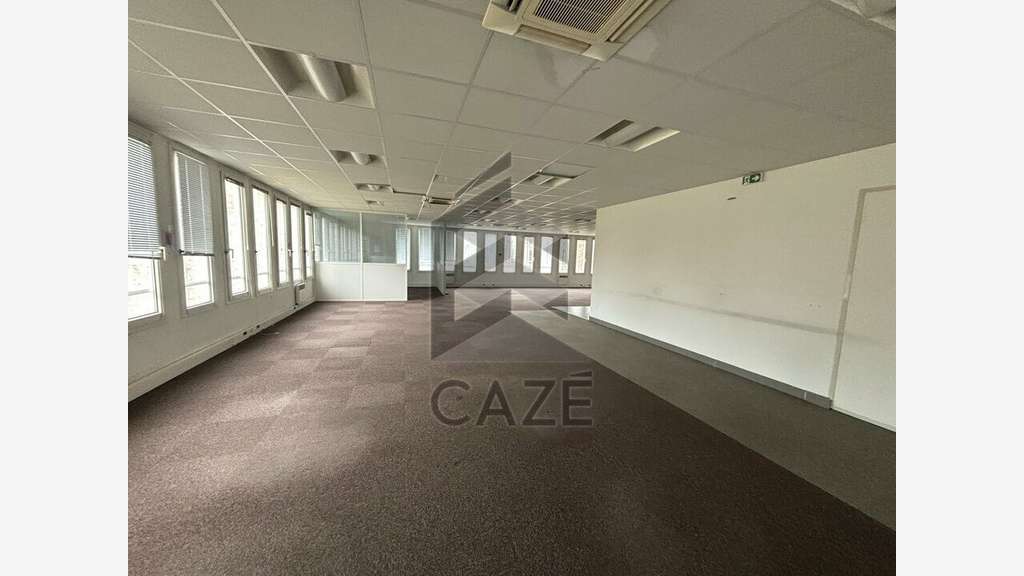Bureaux de 774m² + parking à vendre à Bordeaux lac