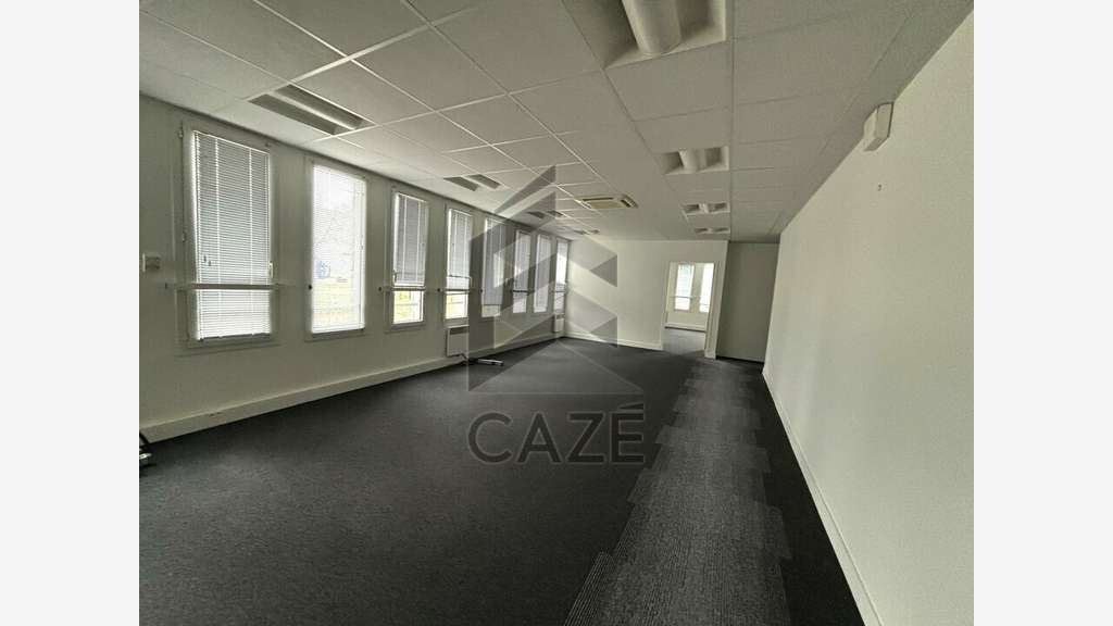 Bureaux de 774m² + parking à vendre à Bordeaux lac