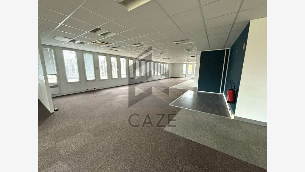 Bureaux de 774m² + parking à vendre à Bordeaux lac