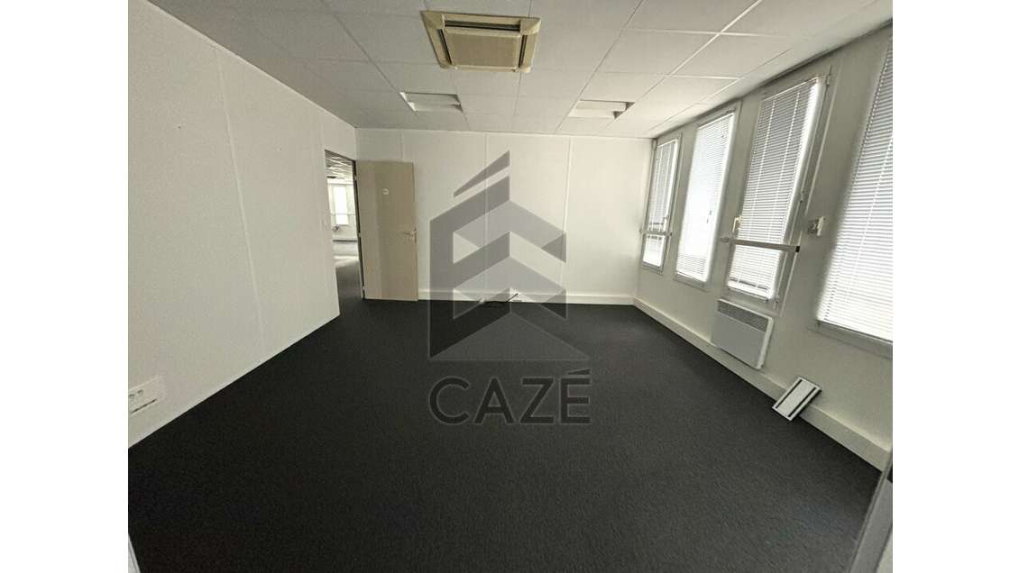 Bureaux de 774m² + parking à vendre à Bordeaux lac