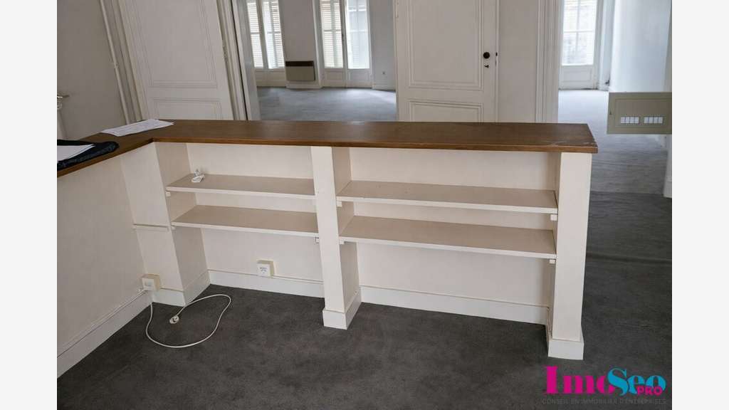 AV bureaux 173m² R+1 à rafraîchir centre Bordeaux 