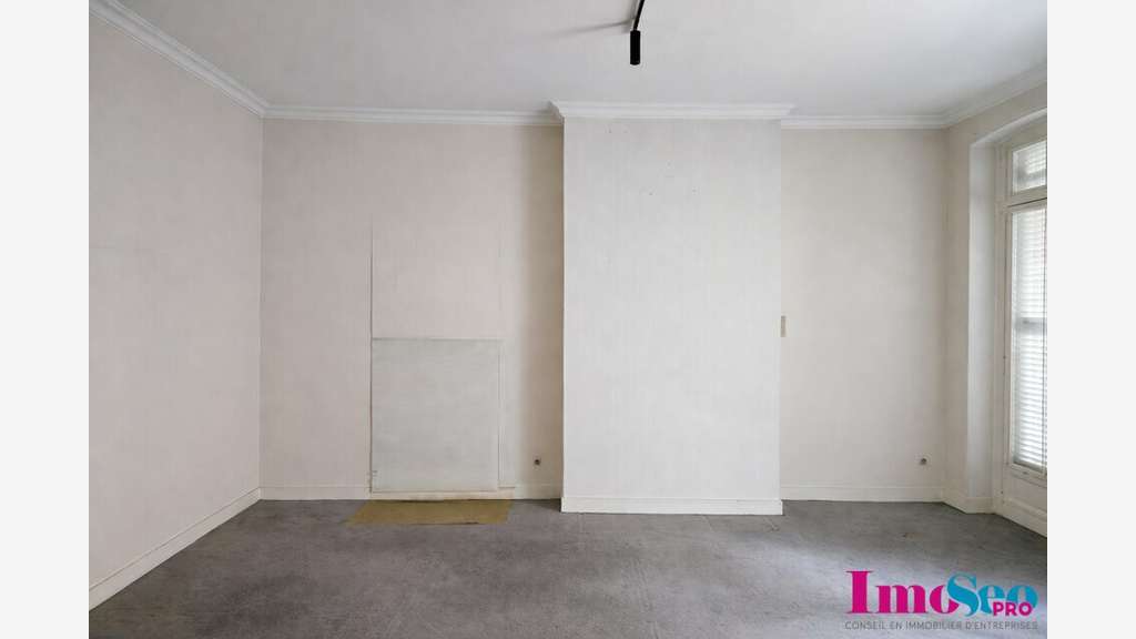 AV bureaux 173m² R+1 à rafraîchir centre Bordeaux 