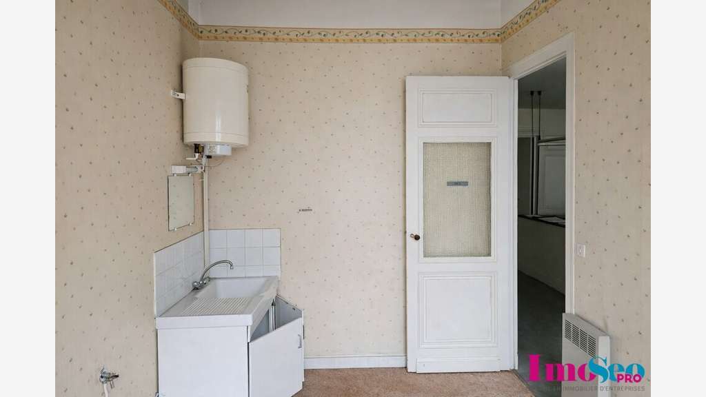 AV bureaux 173m² R+1 à rafraîchir centre Bordeaux 