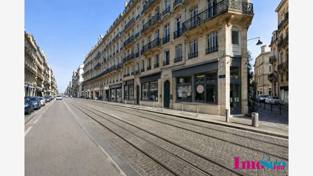 AV bureaux 173m² R+1 à rafraîchir centre Bordeaux 