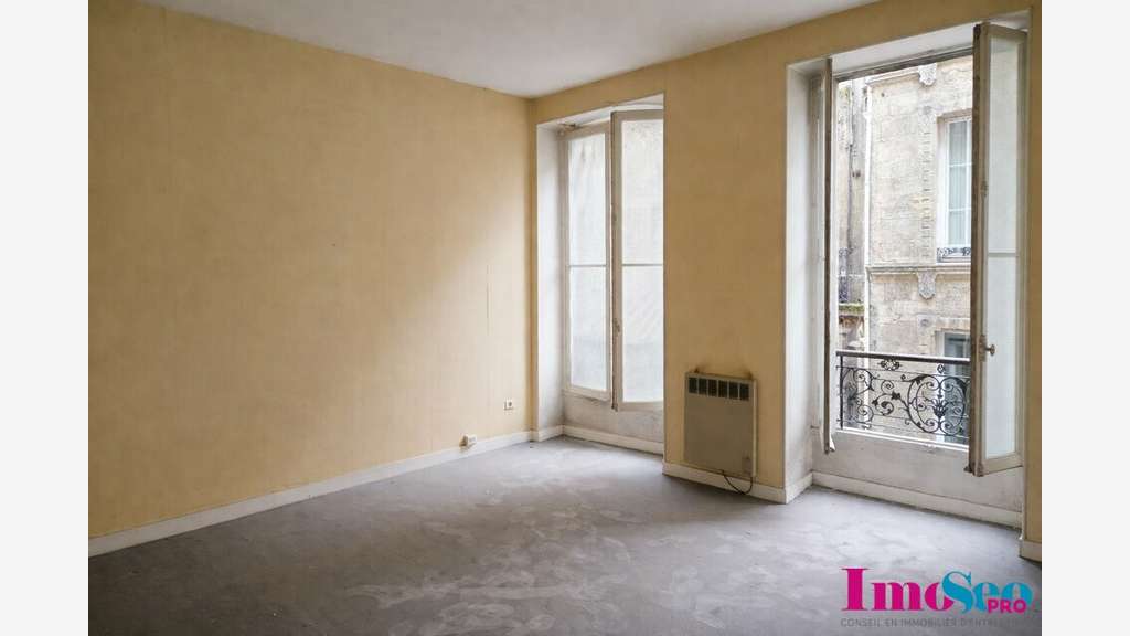 AV bureaux 173m² R+1 à rafraîchir centre Bordeaux 