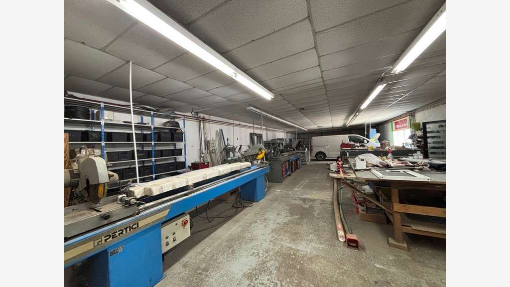 Local professionnel de 200m² à vendre Bourges (18)