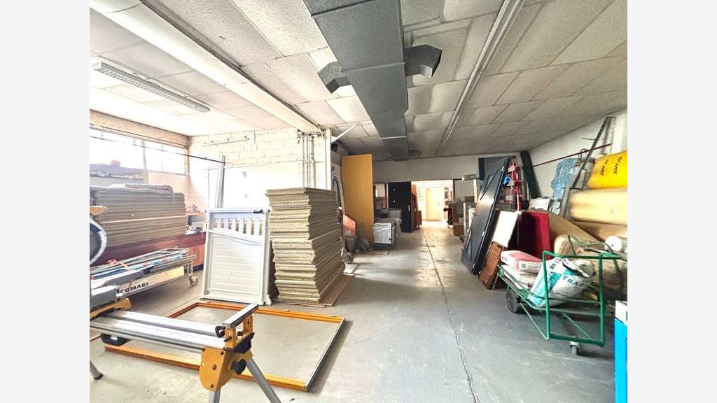 Local professionnel de 200m² à vendre Bourges (18)
