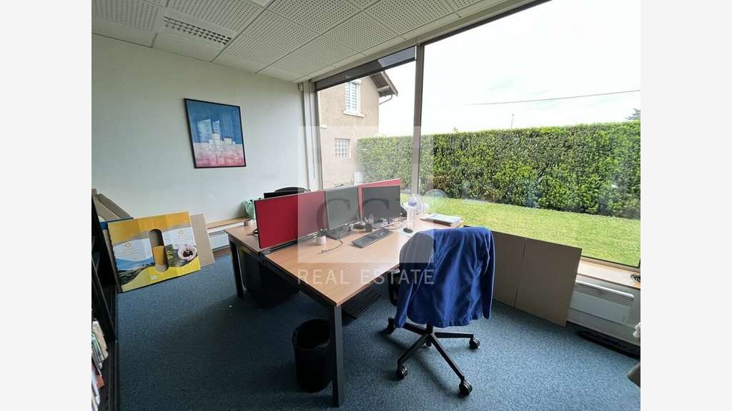 AV bureaux 368m² sur 2 niveaux à Bourgoin-Jallieu