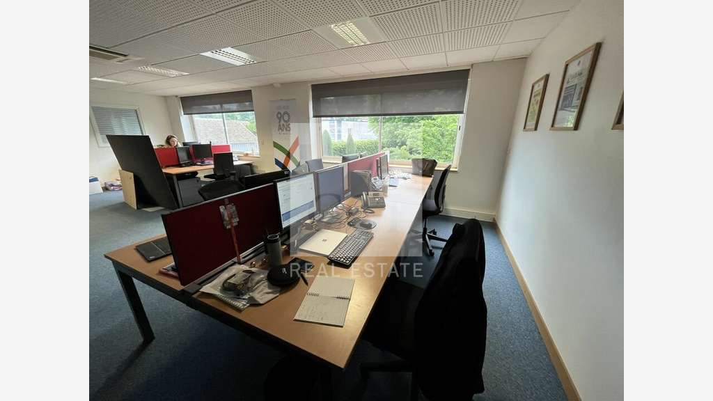 AV bureaux 368m² sur 2 niveaux à Bourgoin-Jallieu