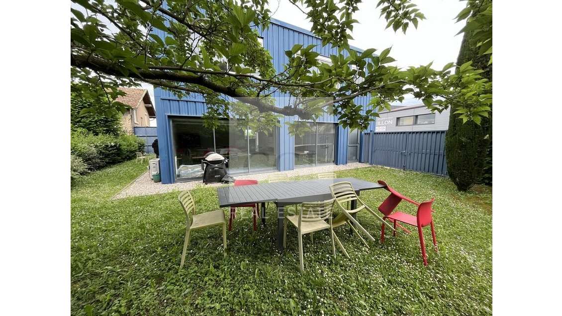 AV bureaux 368m² sur 2 niveaux à Bourgoin-Jallieu