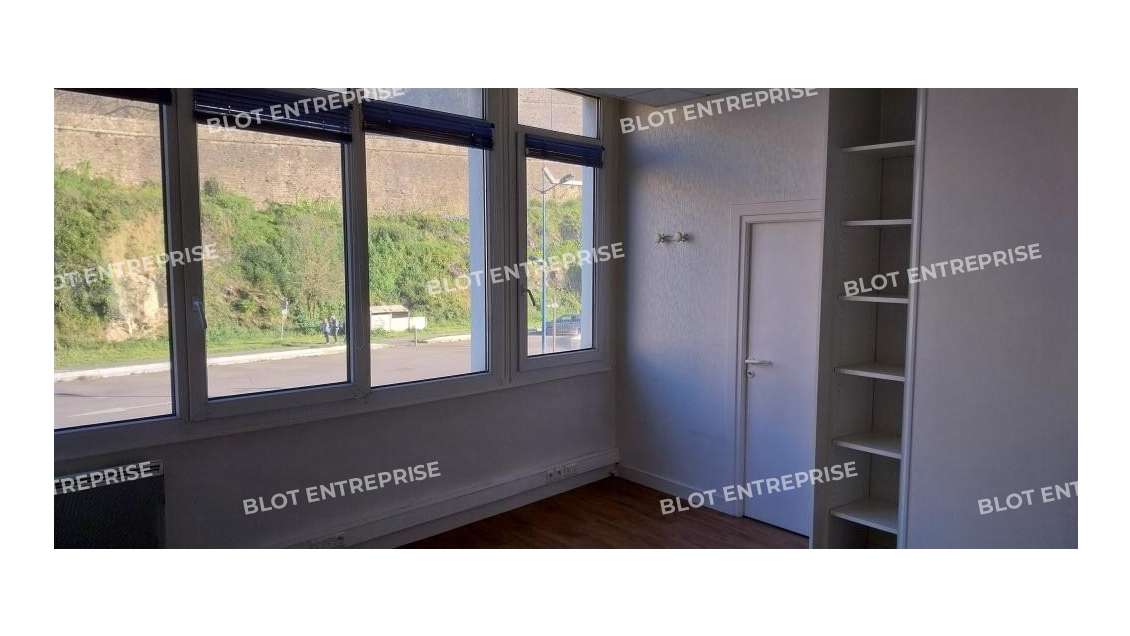 A louer à vendre bureaux 171m² PMR à Brest
