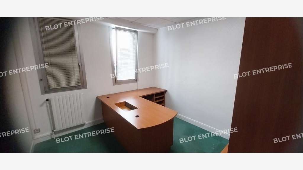 À vendre bureaux 243m² RDC aux  normes PMR à Brest