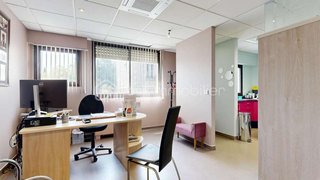 AV bureaux 162m² au 1er étage à Brive-la-Gaillarde