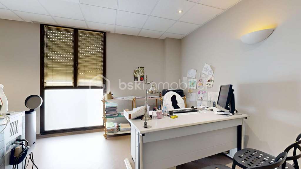 AV bureaux 162m² au 1er étage à Brive-la-Gaillarde
